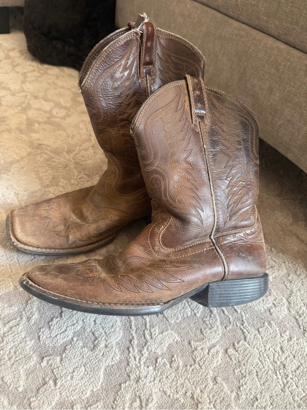 Girls Ariat cowboy boots size 4
